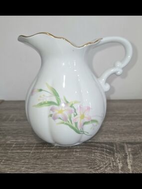 Hand-Painted Pink/Purple Floral, Gold-Rimmed Scalloped Top Edge, and a Ribbed